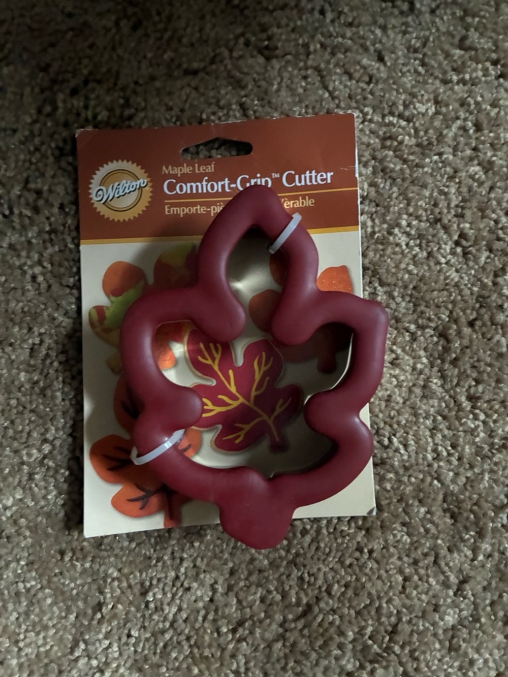Wilton Maple Leaf Comfort-Grip Cutter - Maroon